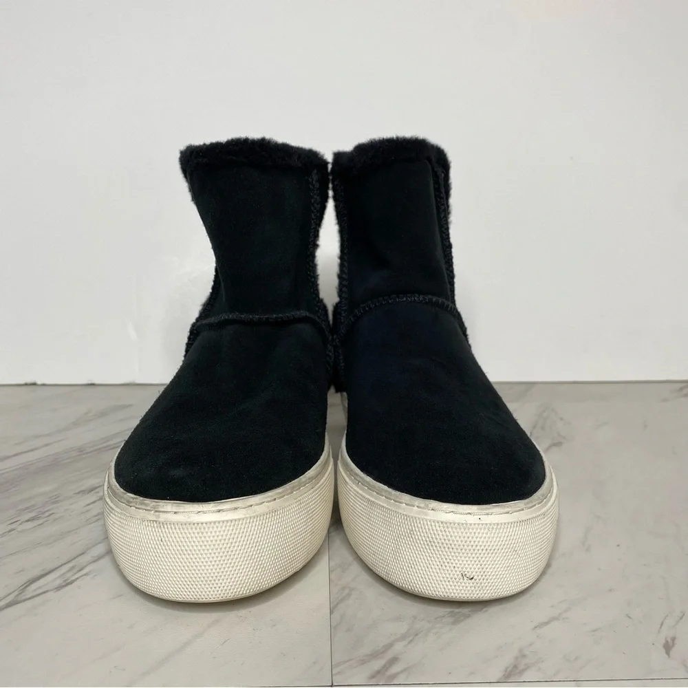 UGG aika black